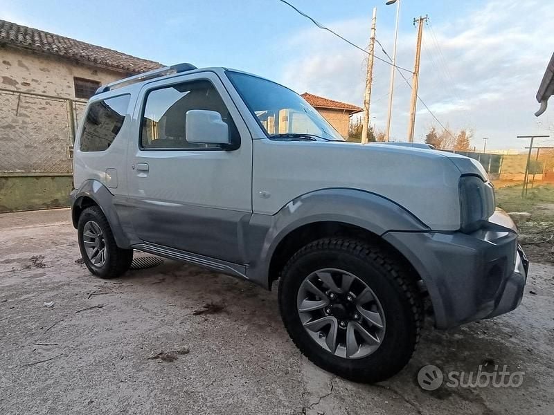 Bianco Usata 2015 Suzuki Jimny SUV | 13.900 € (Buon prezzo) - Immagine 1/4