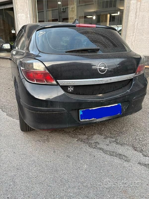 Occasion Opel Astra GTC 90 ch (66 kW) 2006 Noir Berline