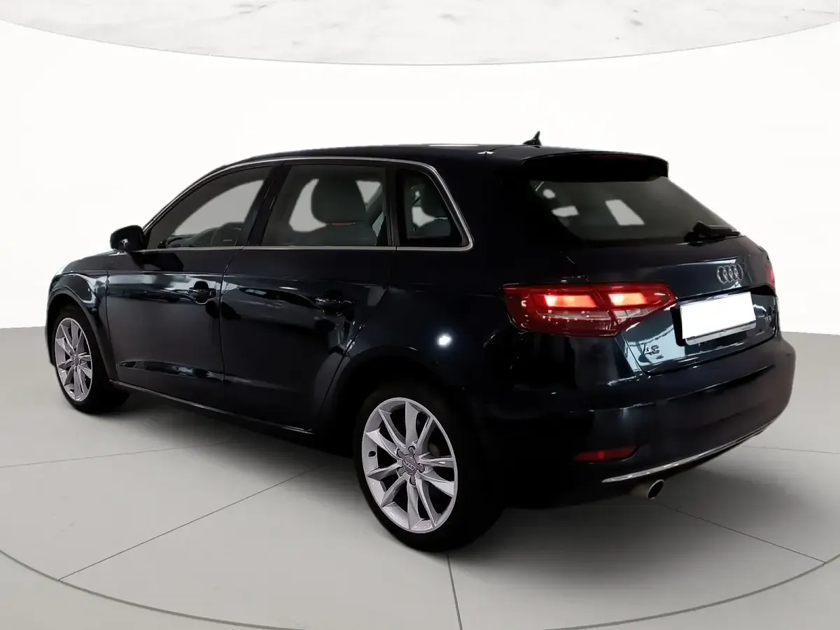 Usata Audi A3 Design 110 CV (80 kW) 2016 Blu cosmos met. Berlina