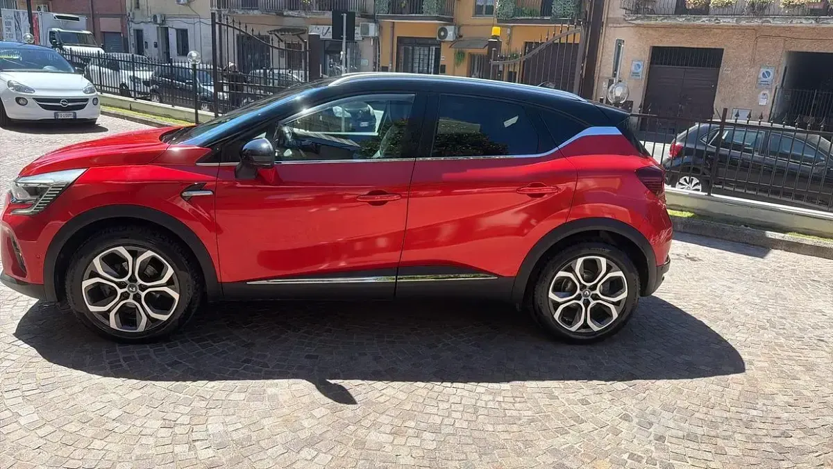 Usata Renault Captur 101 CV (74 kW) 2020 Rosso SUV