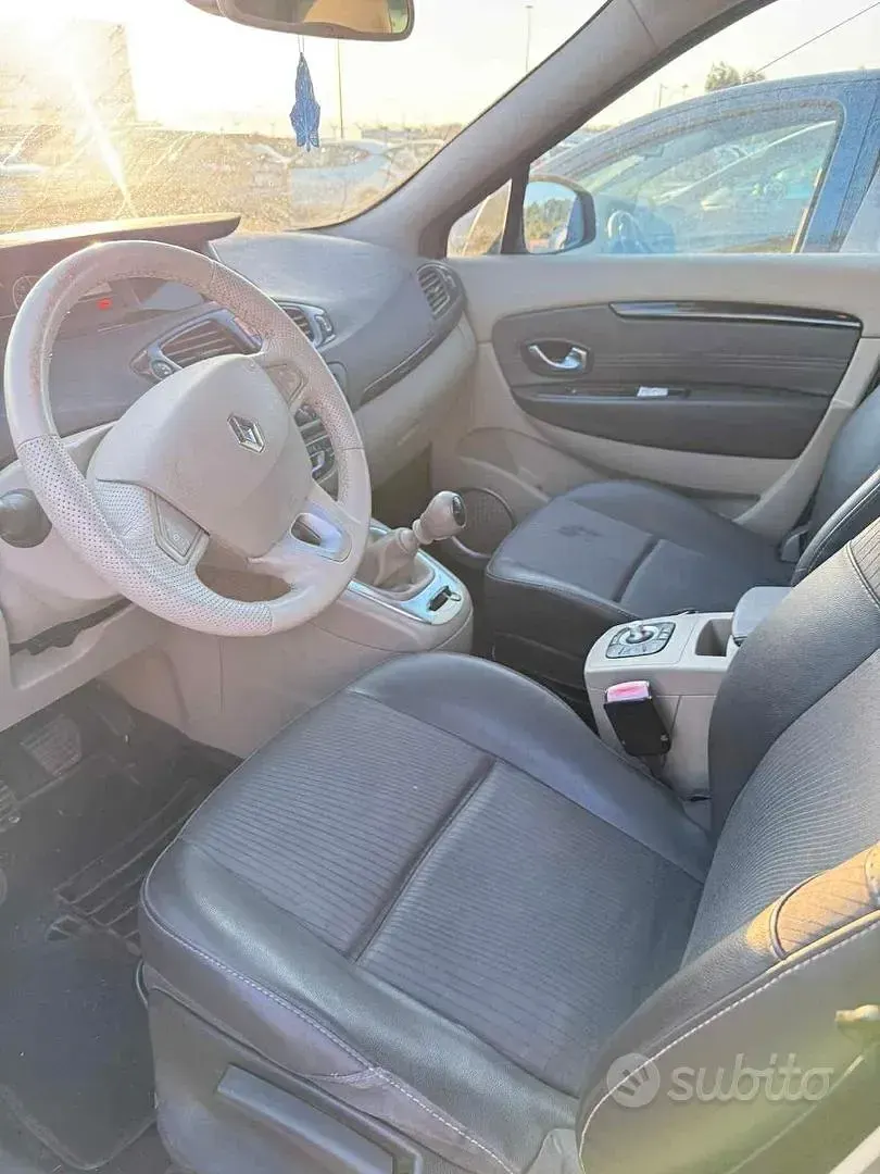 Usata Renault Scenic E-Tech XMOD 110 CV (80 kW) 2011 Berlina