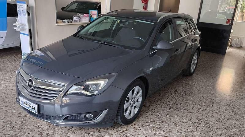 Usata Opel Insignia Eco 140 CV (102 kW) 2015 Perlato Station wagon