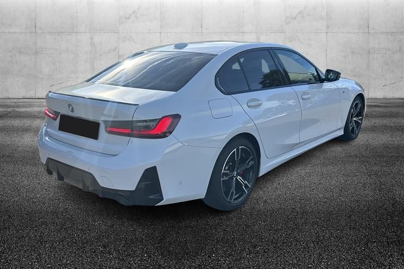 Usata BMW 330 Comfort Edition 245 CV (180 kW) 2024 Bianco pastello Berlina