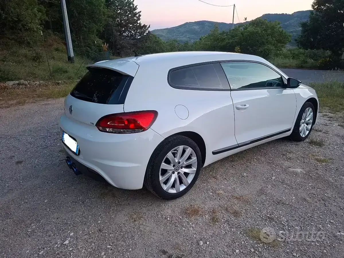 Usata VW Scirocco 122 CV (89 kW) 2012 Bianco Coupé