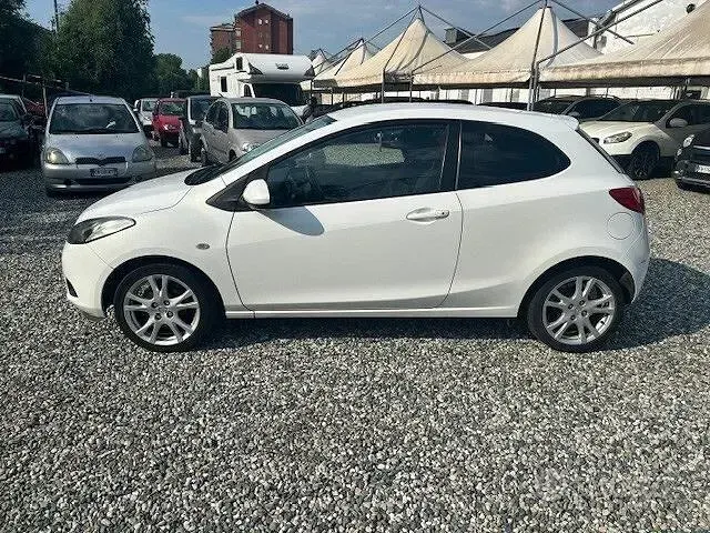 Usata Mazda 2 86 CV (63 kW) 2008 Bianco Utilitaria