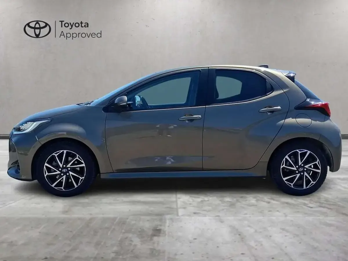 Usata Toyota Yaris Hybrid Trend 92 CV (67 kW) 2022 Grigio Berlina