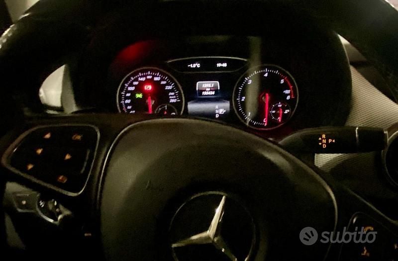 Usata Mercedes 180 109 CV (80 kW) 2015 Grigio Berlina