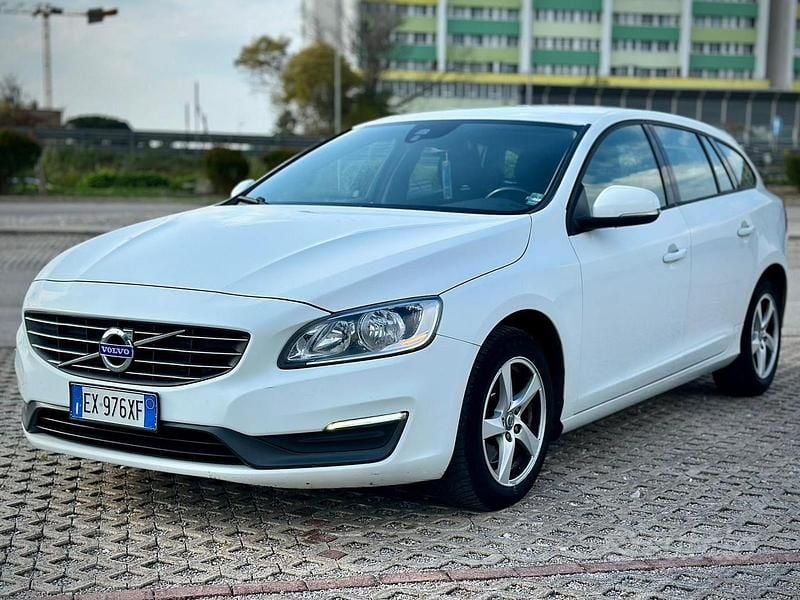 Usata Volvo V60 115 CV (84 kW) 2015 Bianco Station wagon