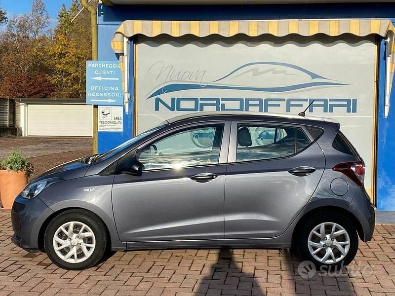 Usata Hyundai i10 Comfort 69 CV (50 kW) 2017 Grigio scuro Utilitaria