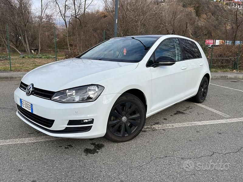 Bianco Usata 2016 VW Golf VII Tre volumi | 13.000 € (Molto cara) - Immagine 1/4