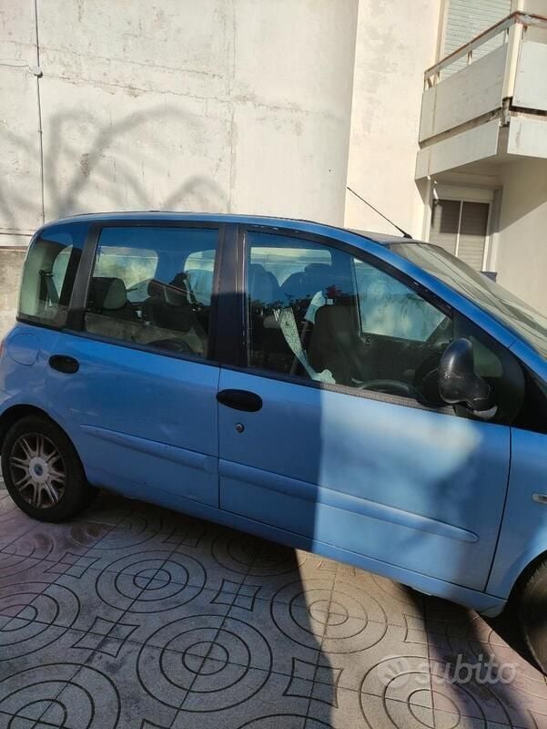 Usata 2006 Fiat Multipla Monovolume | 2000 € (Buon prezzo) - Immagine 1/4
