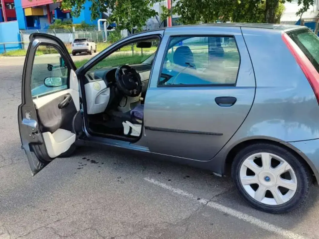 Usata Fiat Punto Dynamic 86 CV (63 kW) 2003 Grigio Utilitaria