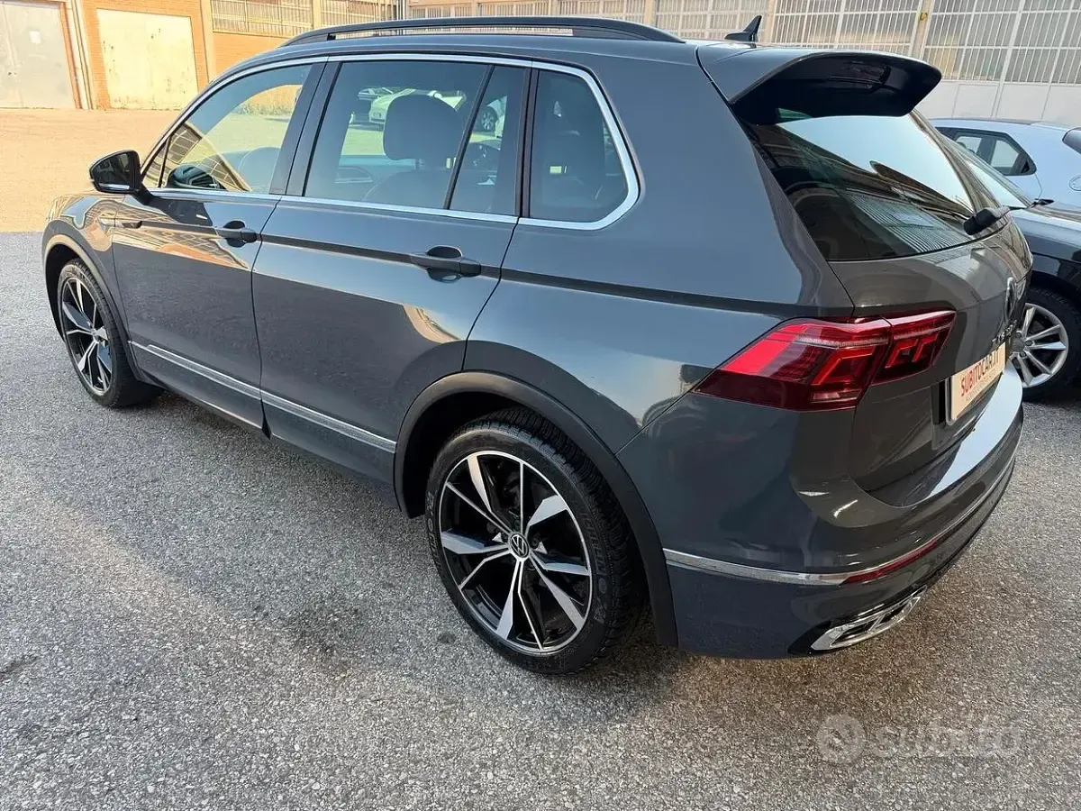 Usata VW Tiguan R-line 150 CV (110 kW) 2022 Grigio SUV