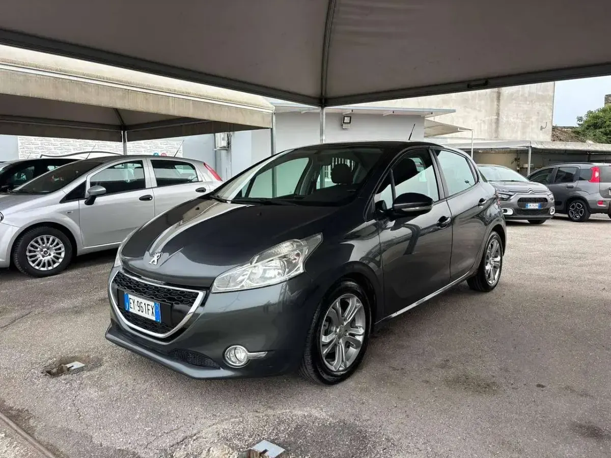 Usata Peugeot 208 Access 95 CV (69 kW) 2015 Grigio Utilitaria