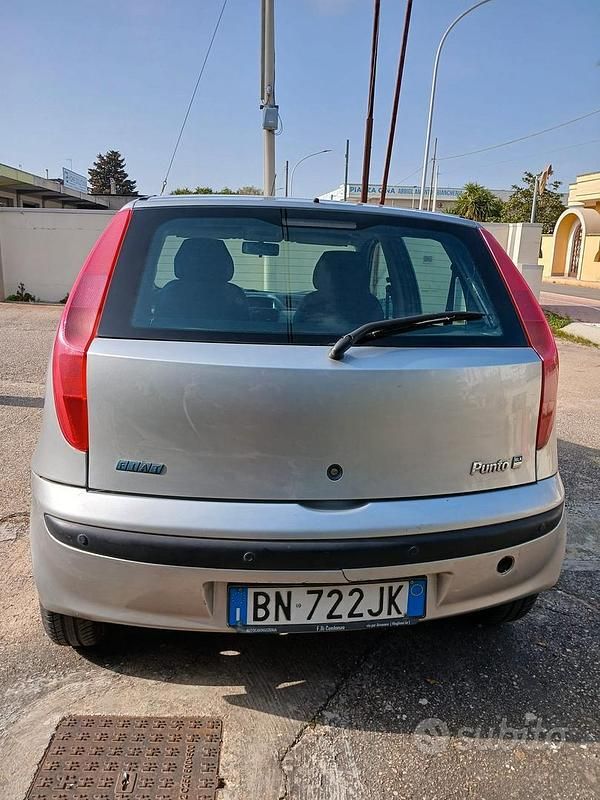 Brugt Fiat Punto 80 HK (58 kW) 2001 Grå Hatchback