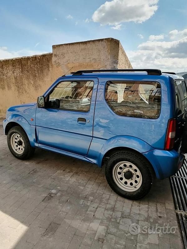 Second-hand Suzuki Jimny 82 CP (60 kW) 2003 Albastru SUV
