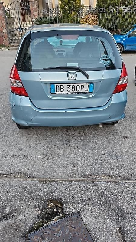 Usata Honda Jazz 78 CV (57 kW) 2006 Grigio Utilitaria