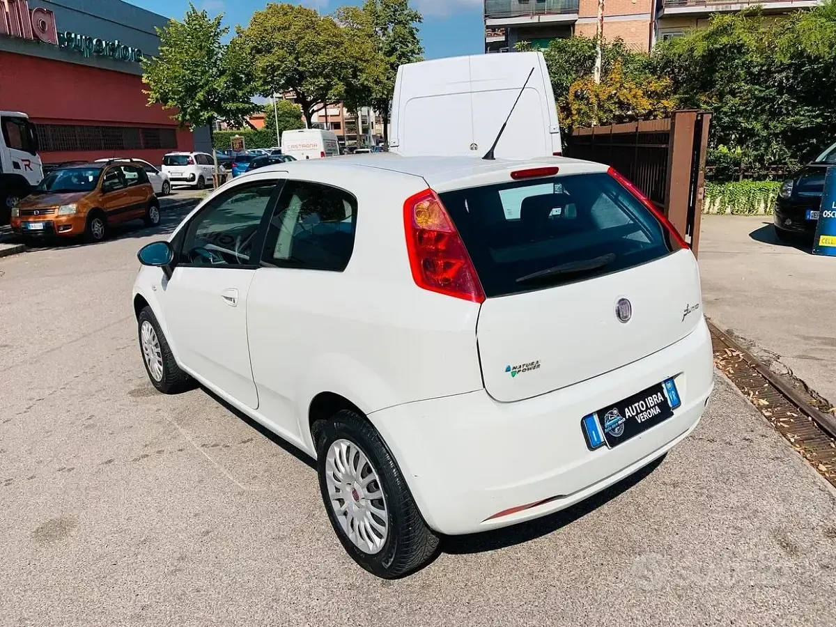 Usata Fiat Grande Punto Active 69 CV (50 kW) 2009 Bianco Utilitaria