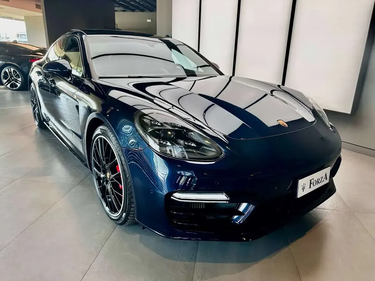 Usata Porsche Panamera Platinum Edition 480 CV (353 kW) 2022 Blu notte metallizzato Berlina