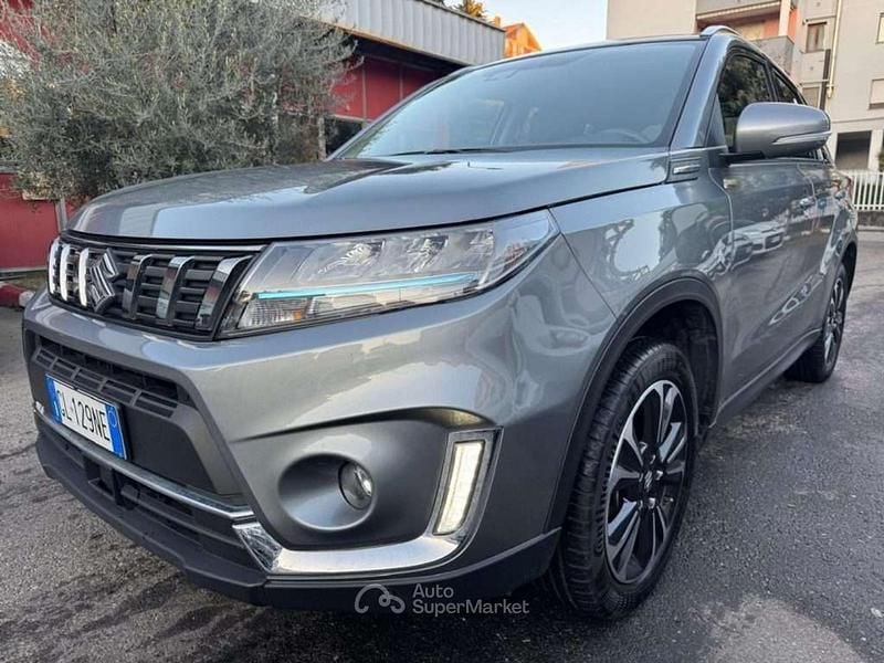 Grigio Usata 2022 Suzuki Vitara SUV | 20.900 € (Buon prezzo) - Immagine 1/4