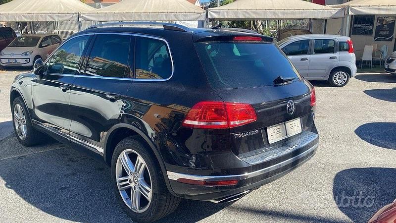Usata VW Touareg 204 CV (150 kW) 2015 Nero SUV