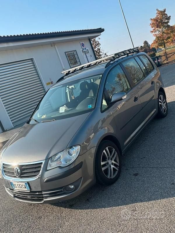 Usata VW Touran 105 CV (77 kW) 2008 Marrone Monovolume