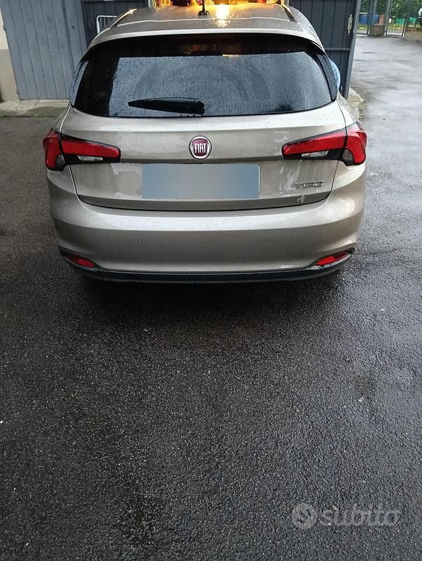 Usata Fiat Tipo 120 CV (88 kW) 2017 Marrone Berlina