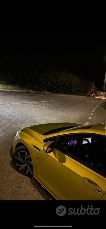 Usata VW Golf VIII R-line 150 CV (110 kW) 2020 Giallo Utilitaria