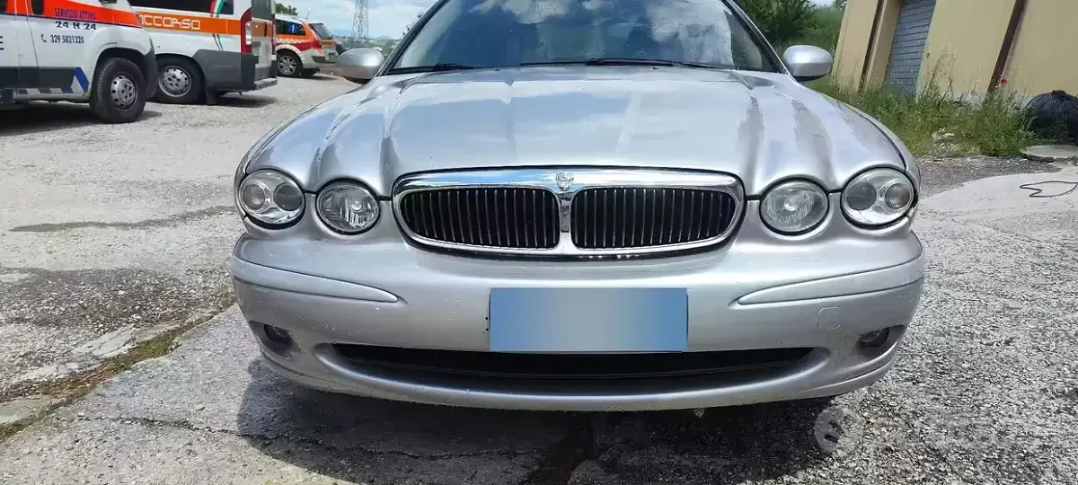 Usata Jaguar X-type 130 CV (95 kW) 2004 Grigio Berlina