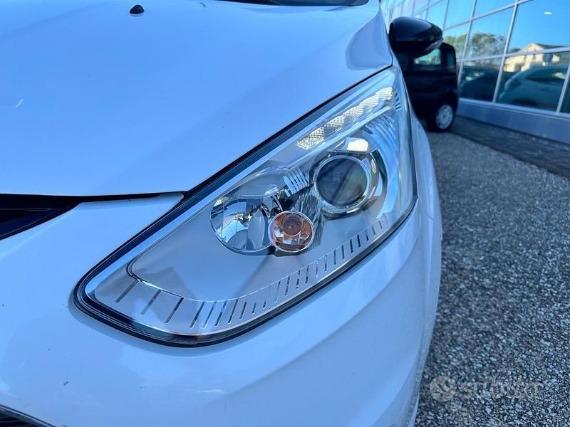 Usata Ford B-MAX Business Edition 90 CV (66 kW) 2013 Bianco Monovolume