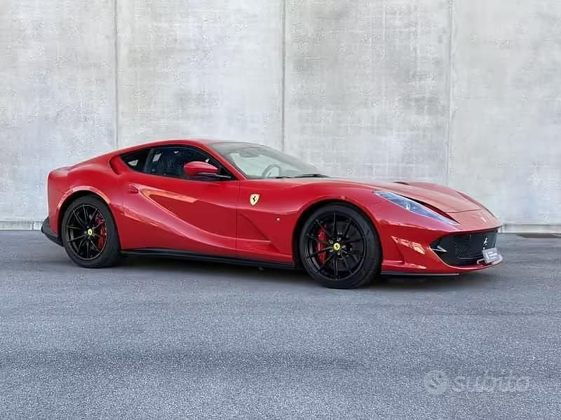 Usata Ferrari 812 800 CV (588 kW) 2020 Rosso Coupé