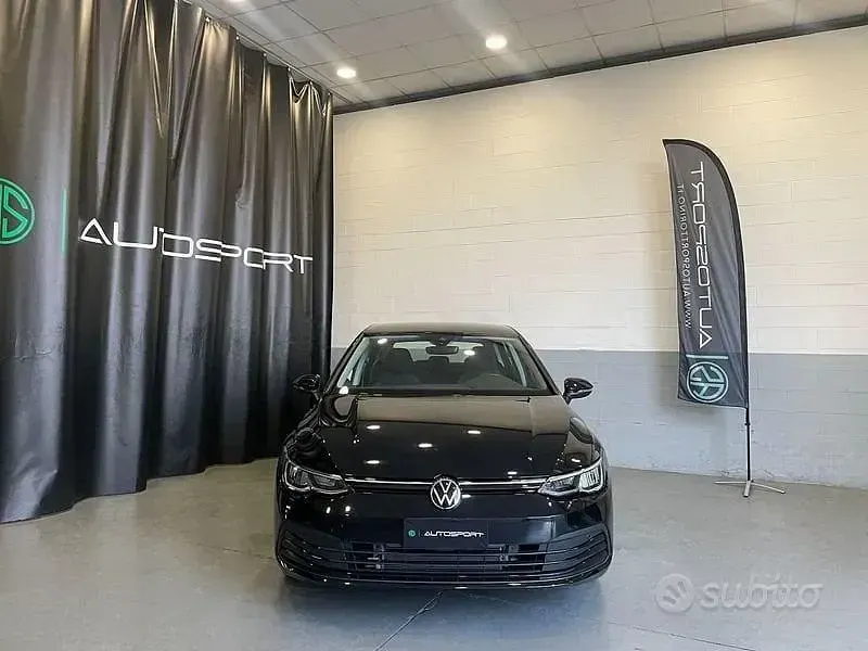 Usata VW Golf VIII Life 131 CV (96 kW) 2022 Grigio Berlina