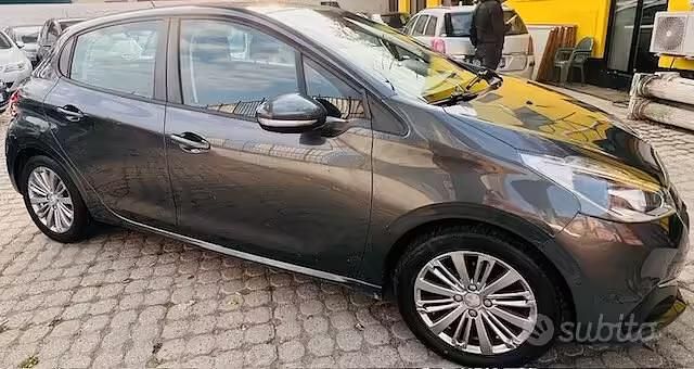 Usata Peugeot 208 Allure 82 CV (60 kW) 2017 Grigio Utilitaria