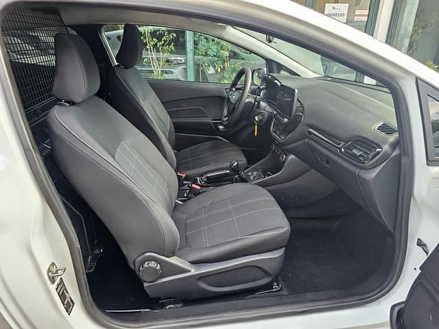 Usata Ford Fiesta Trend 85 CV (62 kW) 2020 Bianco Furgone