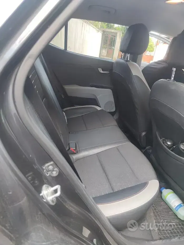 Usata Kia Stonic 110 CV (80 kW) 2018 Grigio SUV