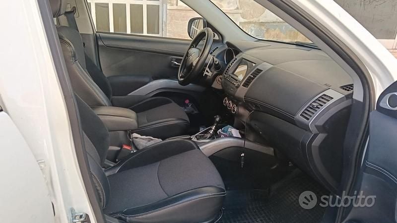 Usata Mitsubishi Outlander 156 CV (114 kW) 2010 Bianco SUV