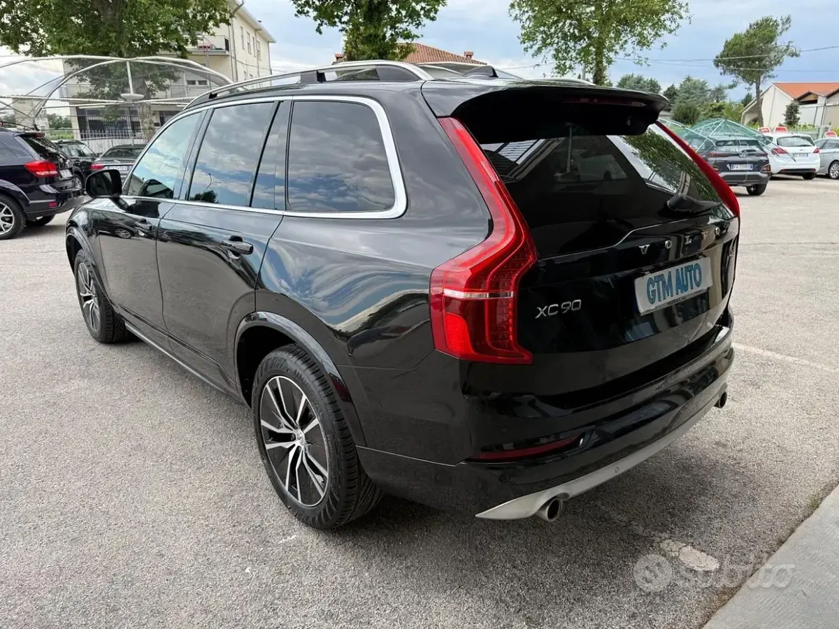 Usata Volvo XC90 Momentum 190 CV (139 kW) 2018 Nero SUV