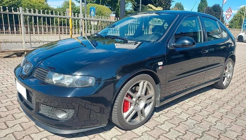 Usata Seat Leon CUPRA 209 CV (153 kW) 2003 Nero Utilitaria