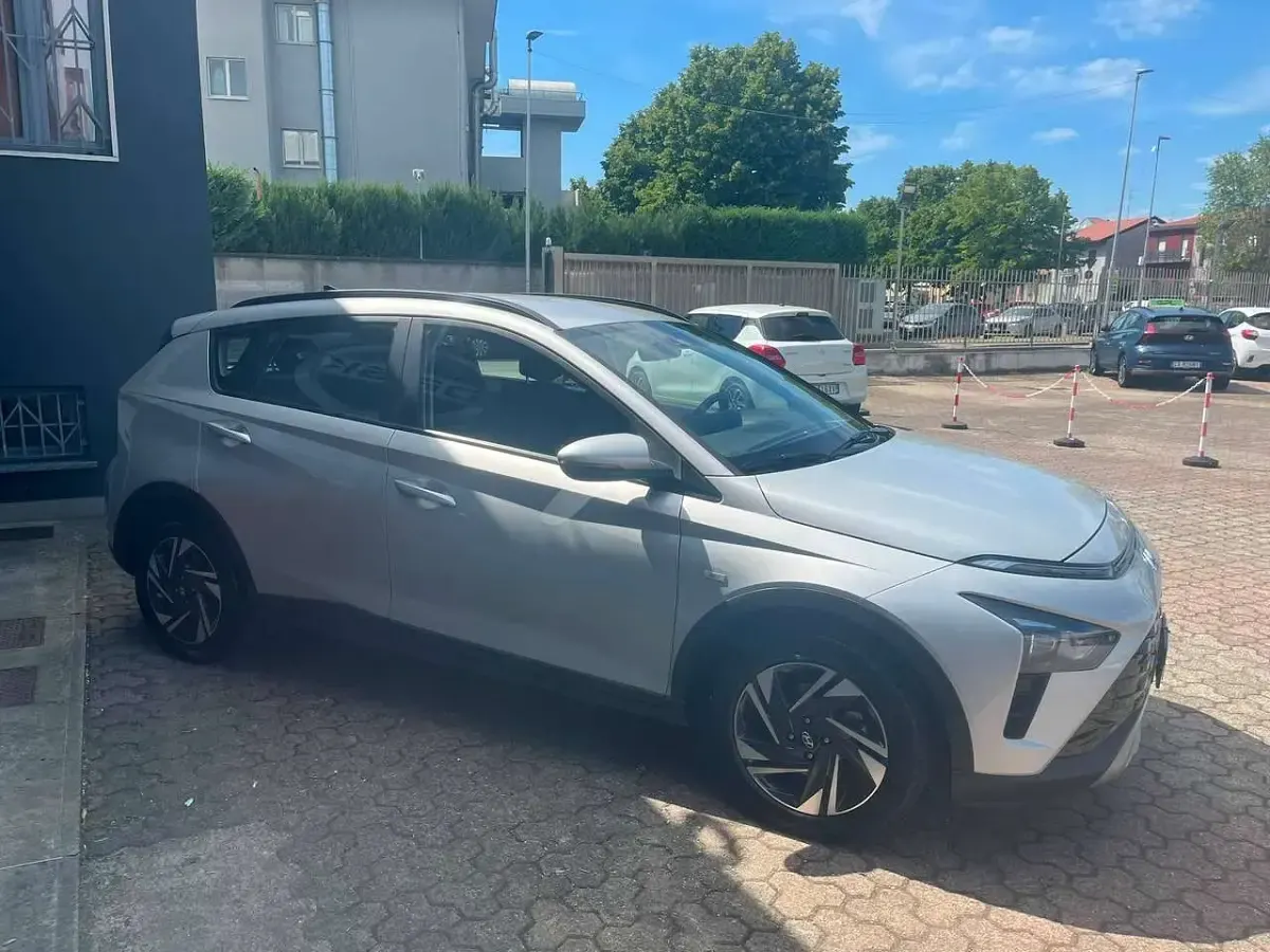 Usata Hyundai Bayon 101 CV (74 kW) 2022 Argento SUV