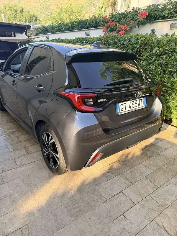 Usata Toyota Yaris Hybrid Trend 92 CV (67 kW) 2024 Berlina