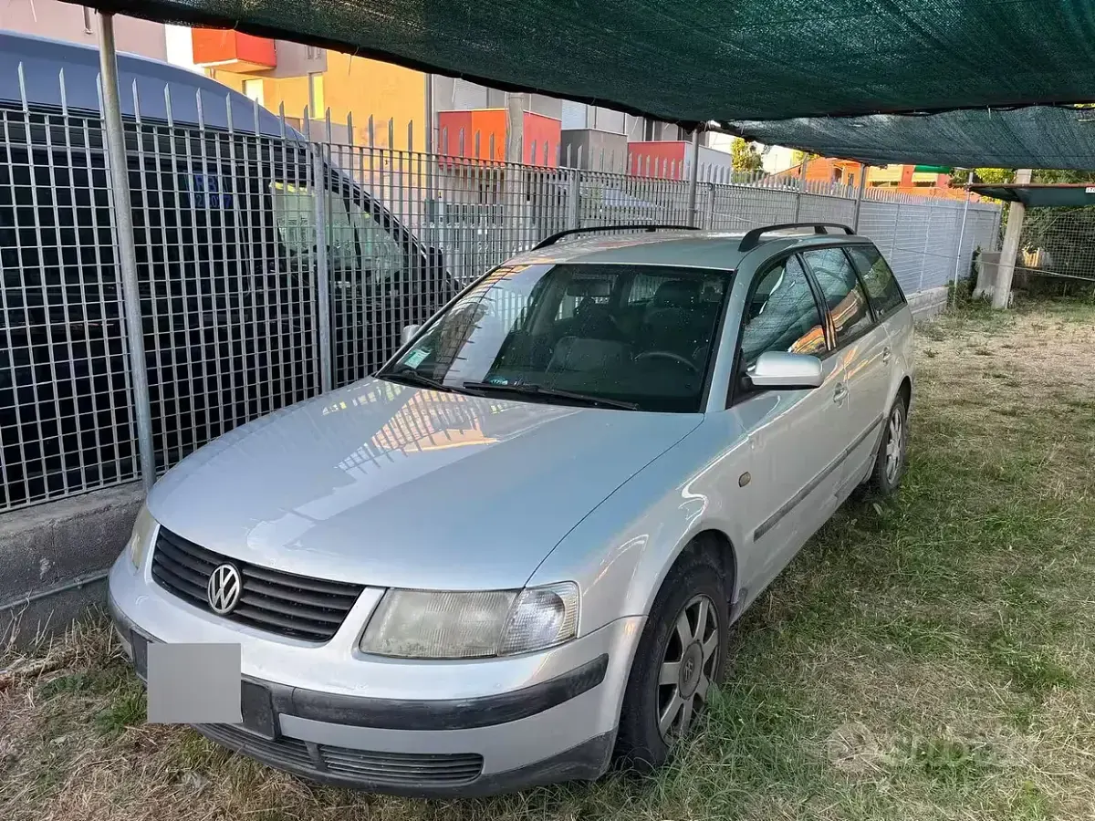 Usata VW Passat 110 CV (80 kW) 1998 Grigio Station wagon