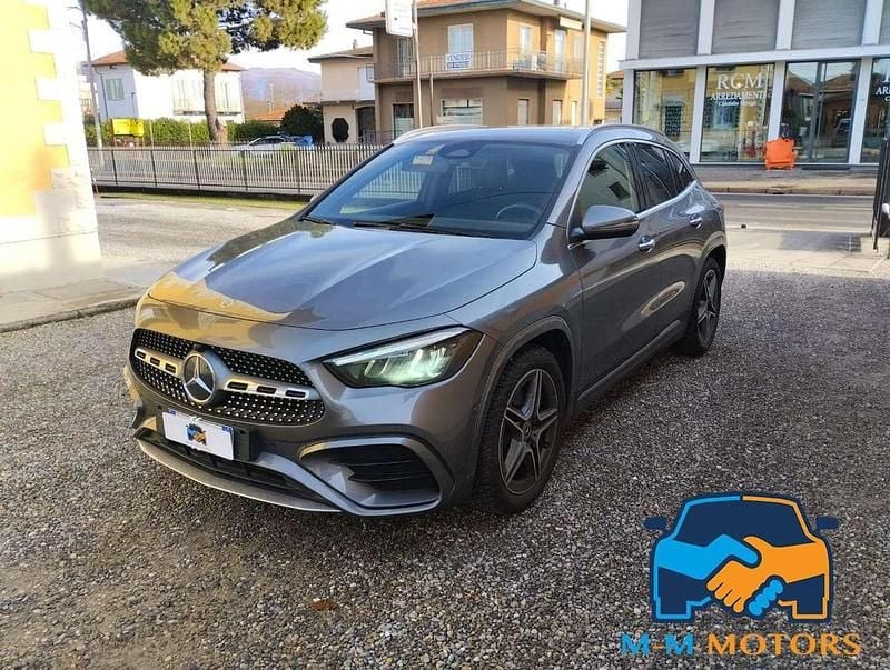 Grigio Usata 2024 Mercedes GLA200 AMG Line Premium SUV | 39.900 € (Buon prezzo) - Immagine 1/4