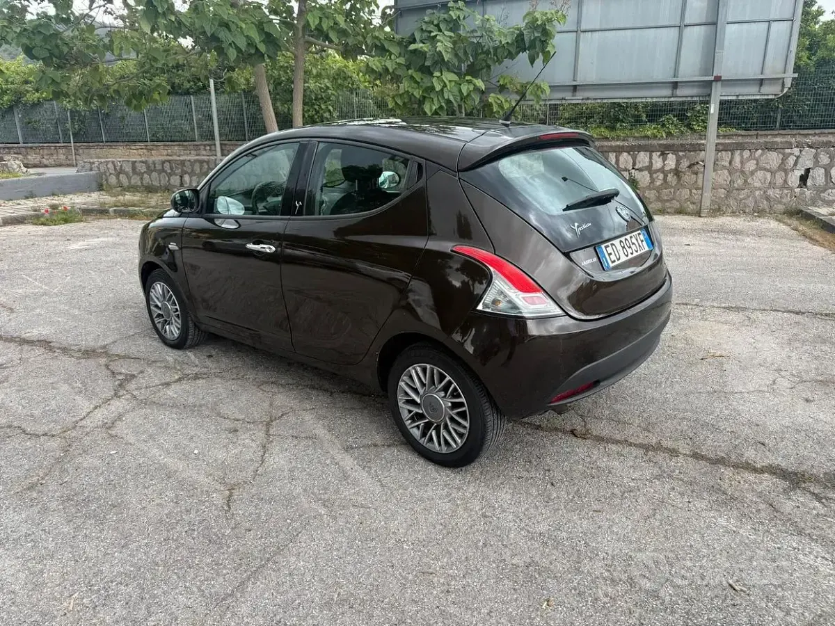Usata Lancia Ypsilon Gold 95 CV (69 kW) 2012 Marrone Utilitaria