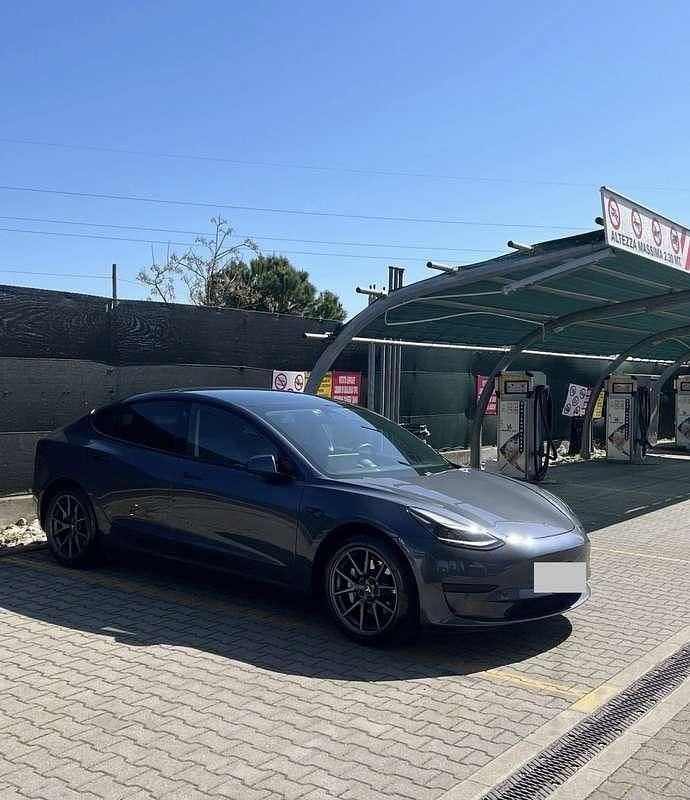 Usata Tesla Model 3 Standard Range Plus 225 kW (306 CV) 2021 Grigio Berlina