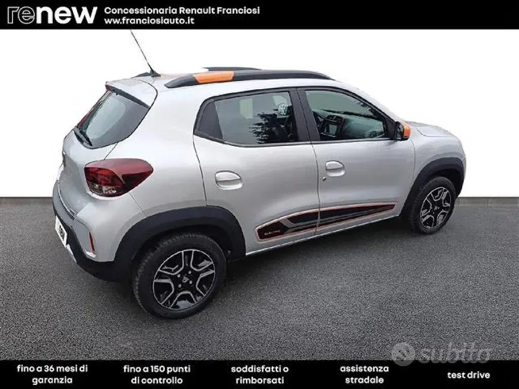 Usata Dacia Spring Comfort 33 kW (45 CV) 2022 Grigio chiaro Utilitaria