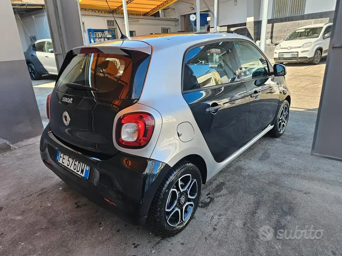 Usata Smart ForFour Passion 71 CV (52 kW) 2016 Nero Utilitaria