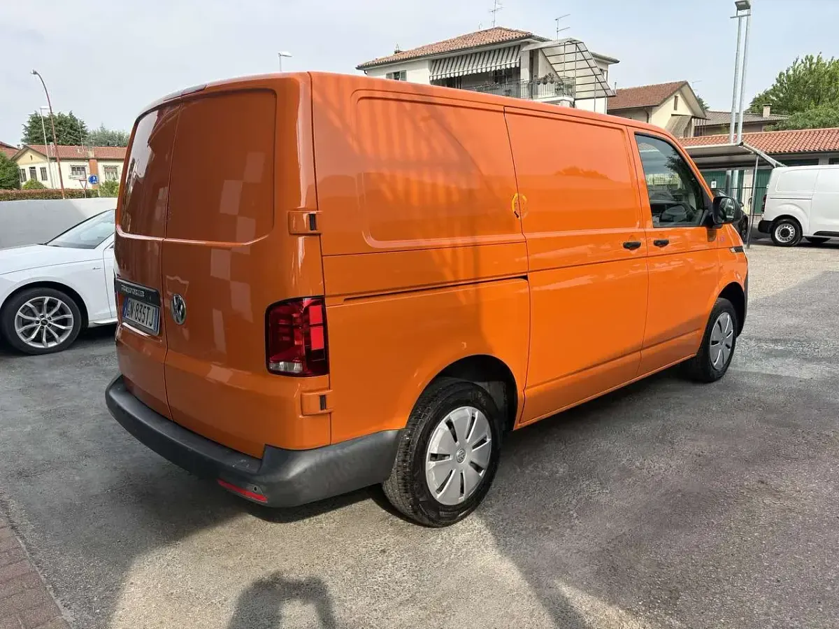 Usado VW Transporter 110 CV (80 kW) 2021 Naranja Van