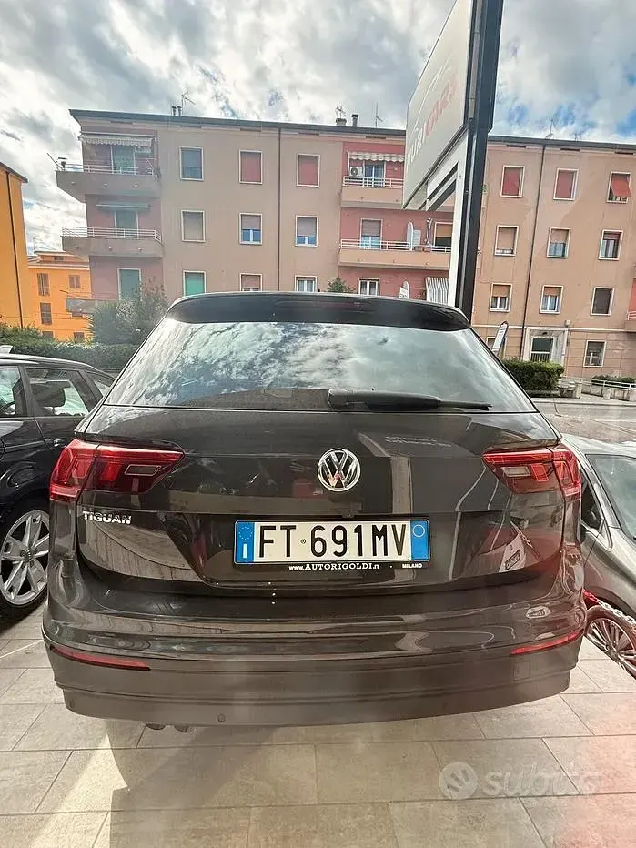 Usata VW Tiguan Business 150 CV (110 kW) 2018 Grigio SUV