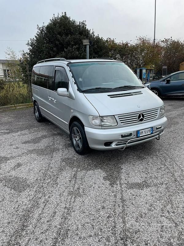 Usata Mercedes V220 2000 Grigio Monovolume