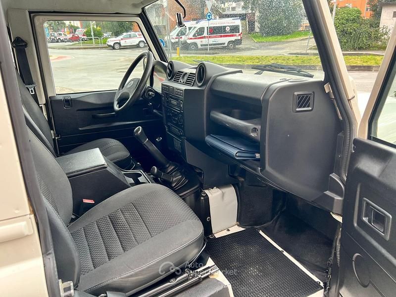 Usata Land Rover Defender S 122 CV (89 kW) 2009 Bianco Pick-up